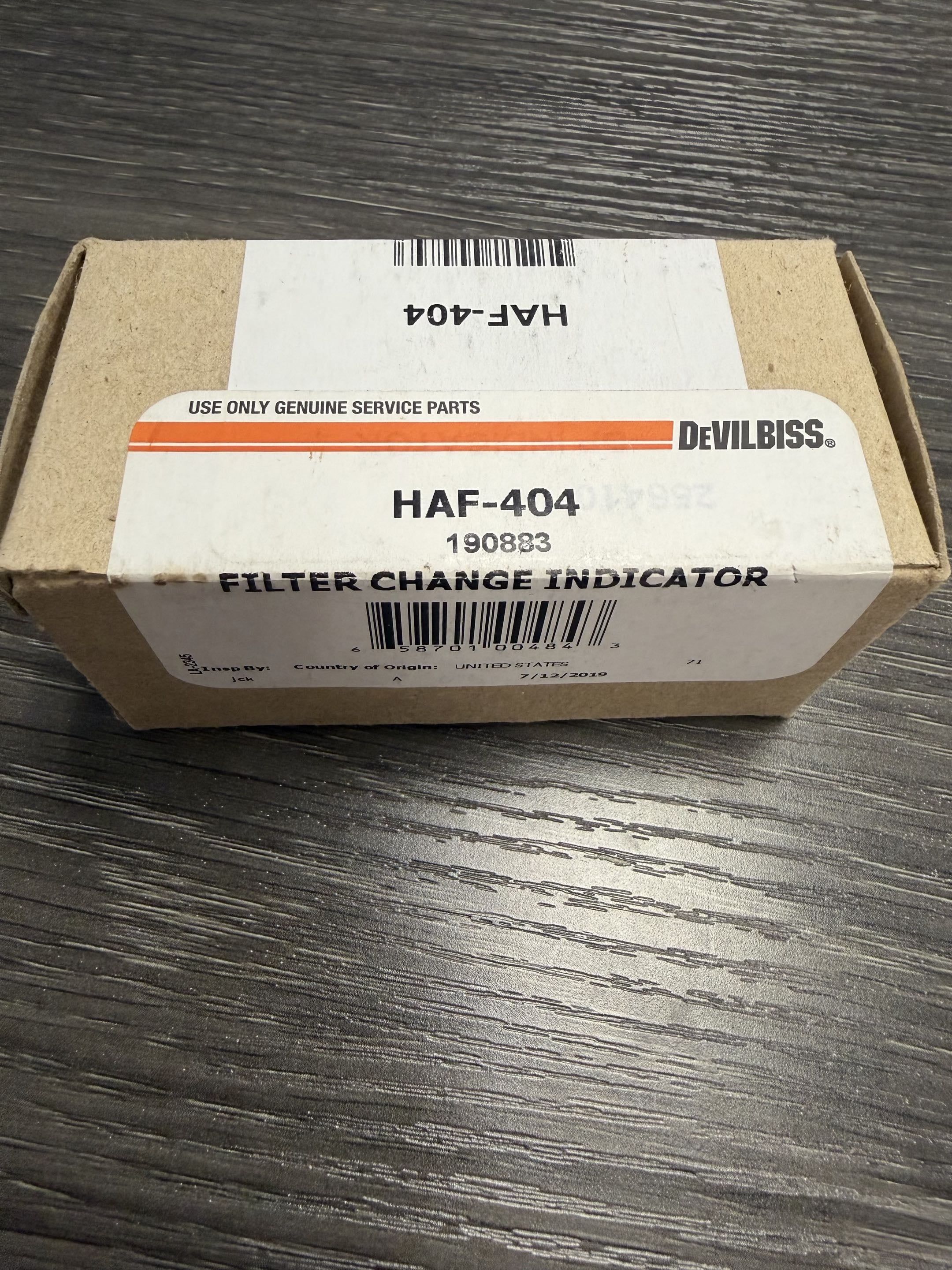 Box of Devilbiss HAF-404 Filter Change Indicator on a wooden surface