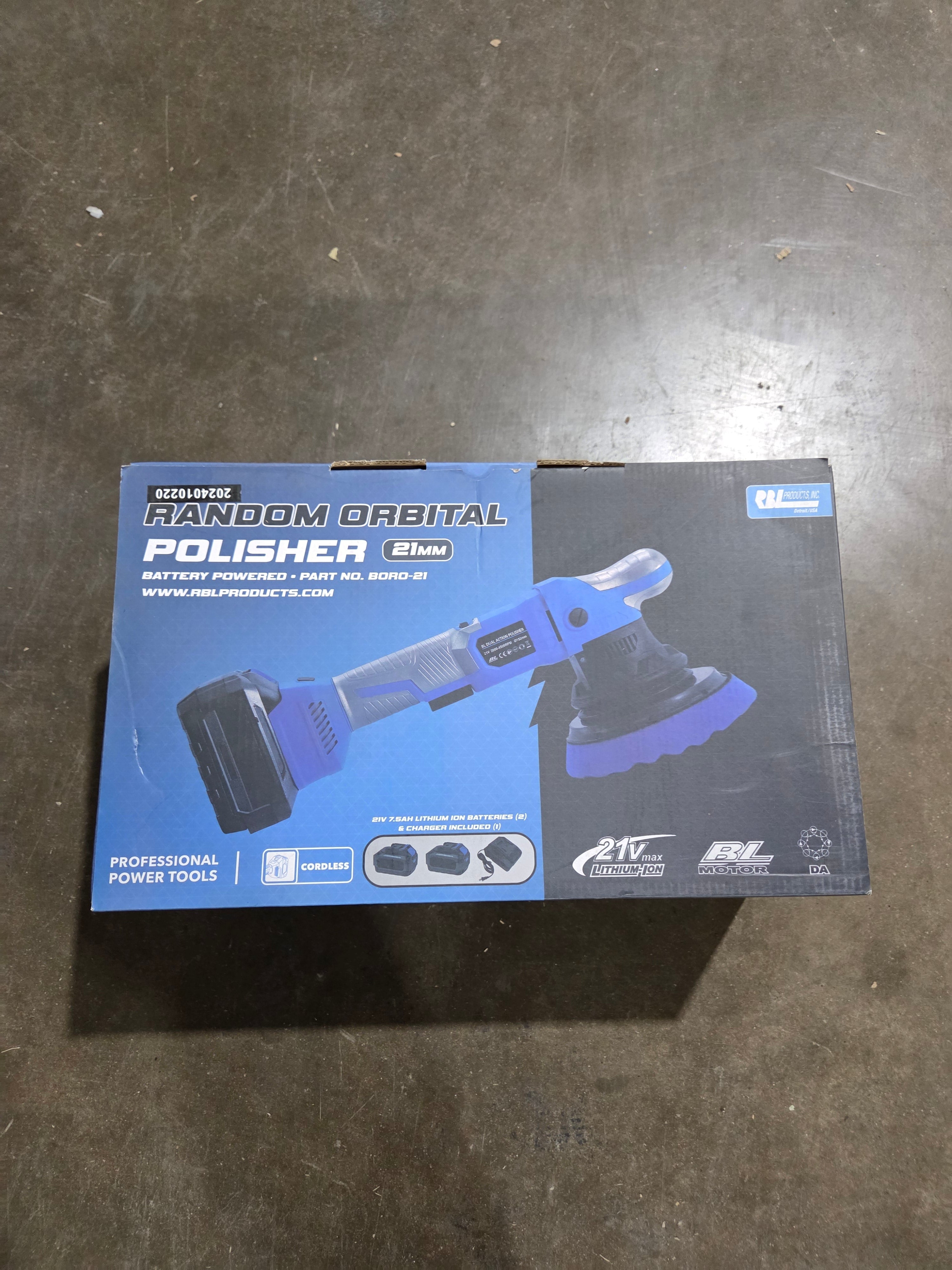 Box of a random orbital polisher on a dark surface